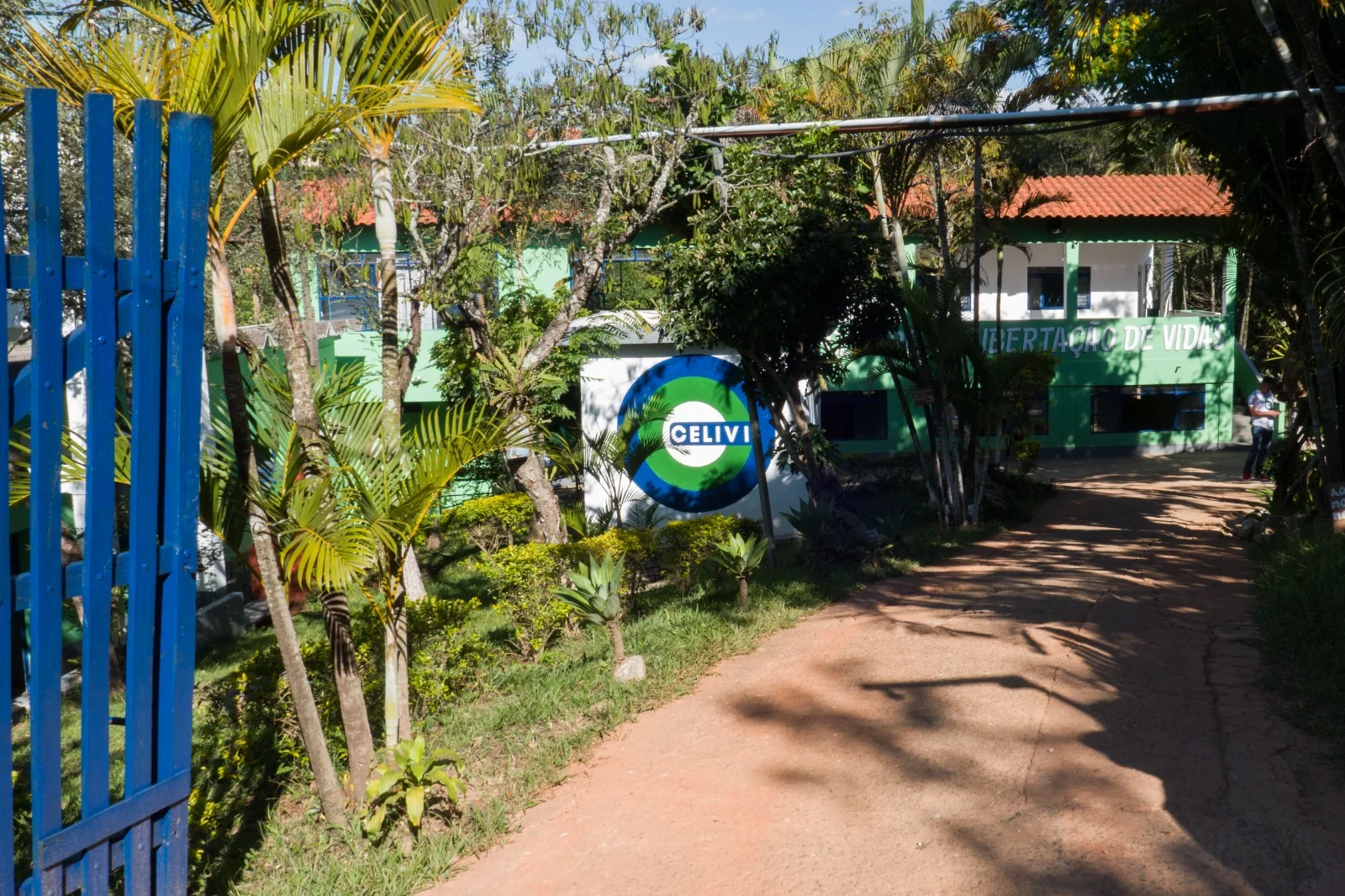Entrada e prédio principal do CELIVI