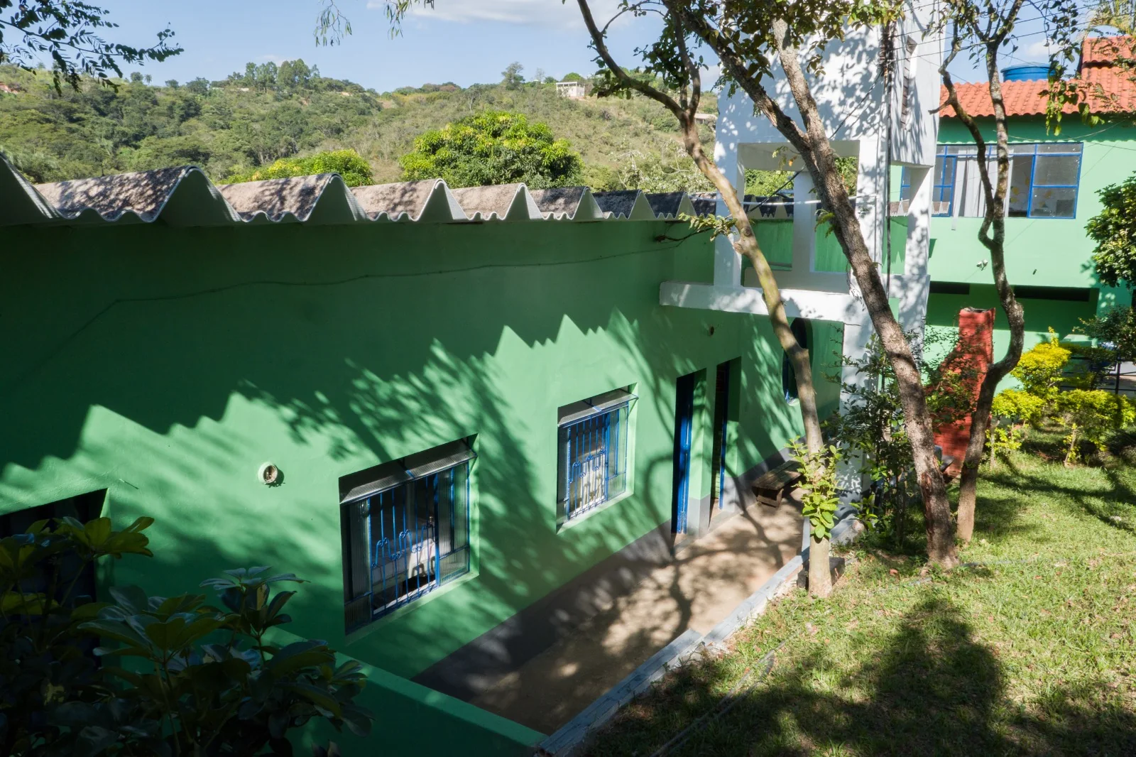 Área externa e alojamentos do CELIVI